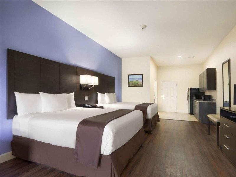 Days Inn & Suites By Wyndham Galveston West/Seawall Exterior photo