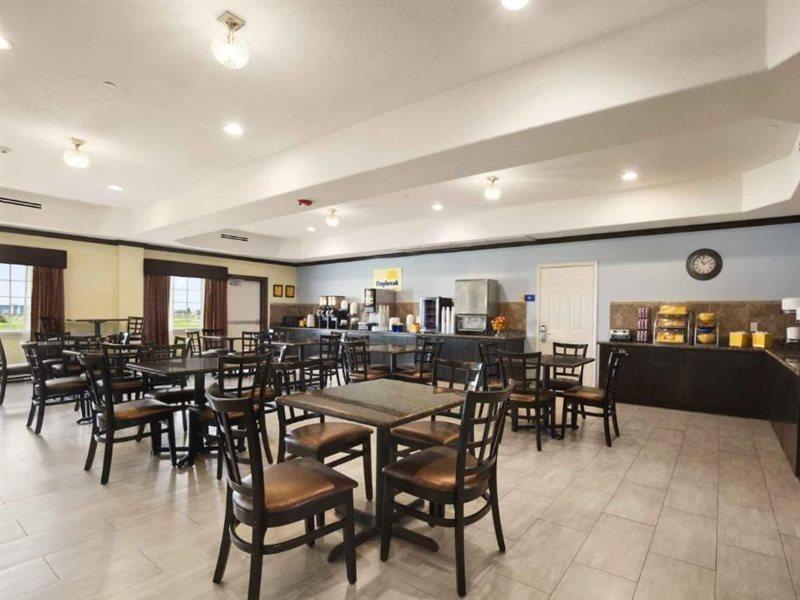 Days Inn & Suites By Wyndham Galveston West/Seawall Exterior photo