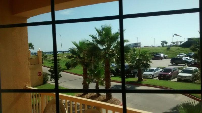 Days Inn & Suites By Wyndham Galveston West/Seawall Exterior photo
